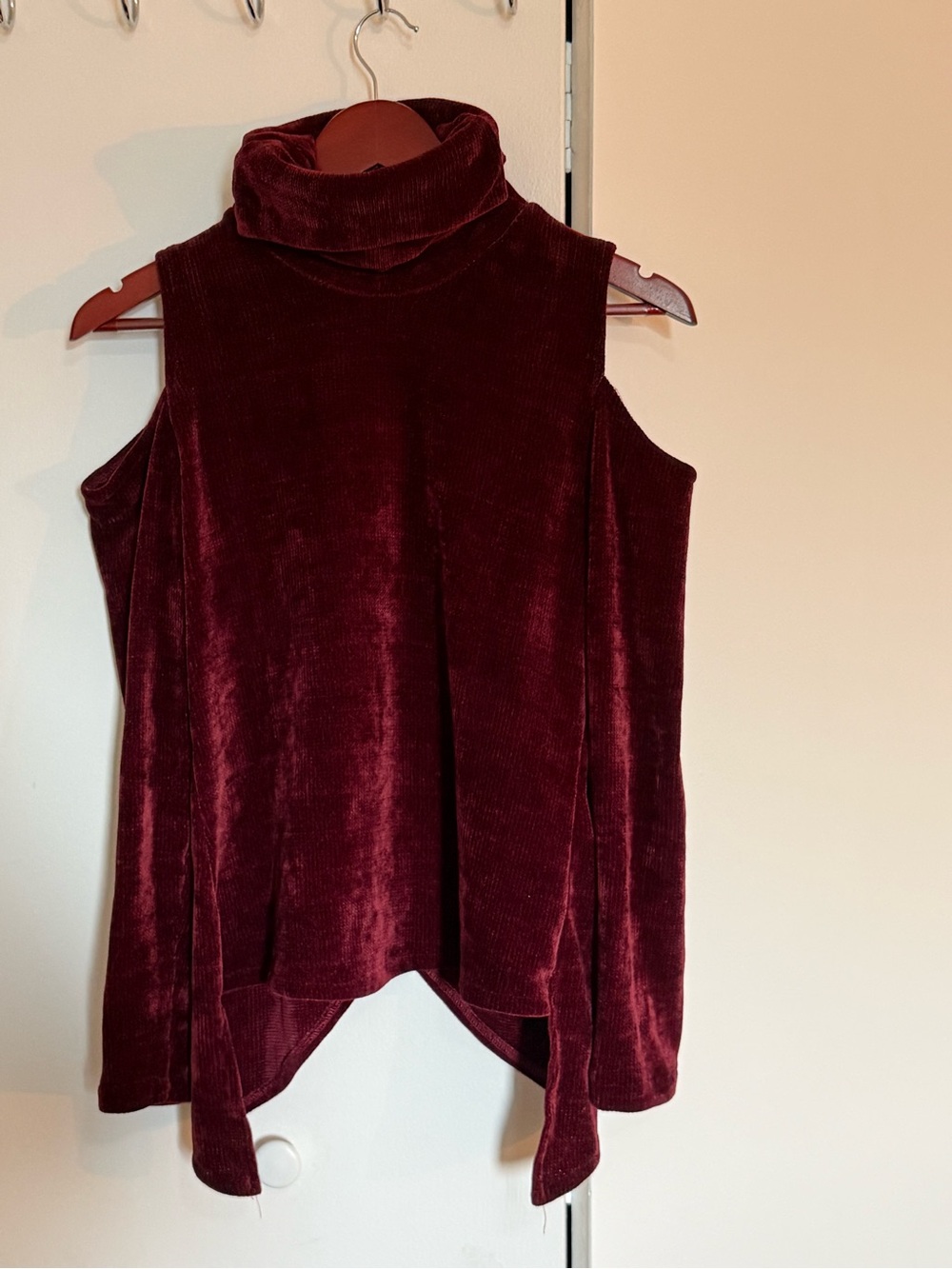 Long Sleeve Shoulder Cut Turtleneck Velvet Top - Burgundy